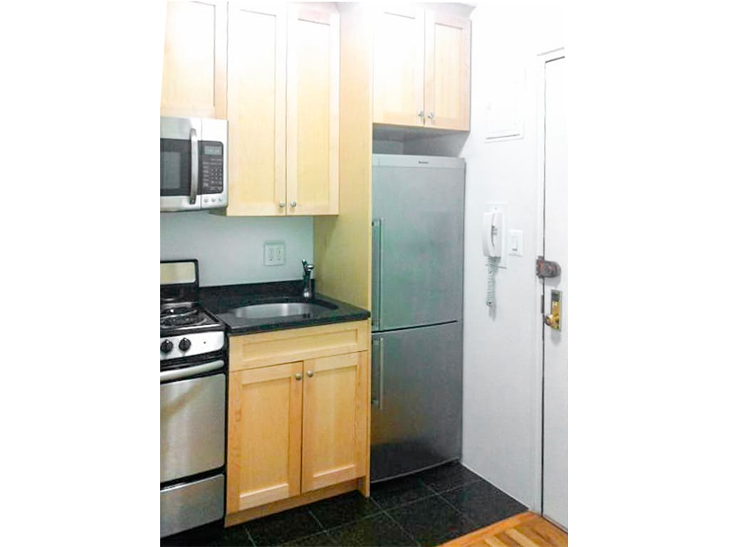 Building Photo - 46 W 73rd St