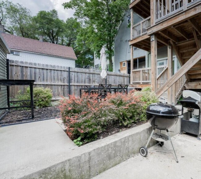 Foto del edificio - 2651 W Armitage Ave