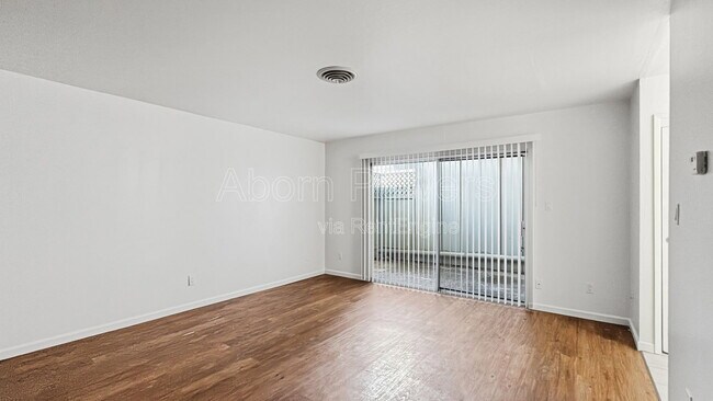 Foto del edificio - 5441 Olympic Way
