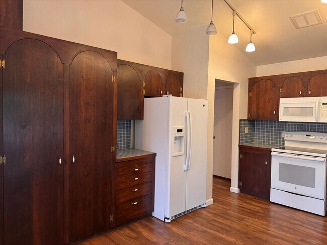 Foto del edificio - Selah 4 bedroom 3 Bathroom Double Garage, Fenced Yard