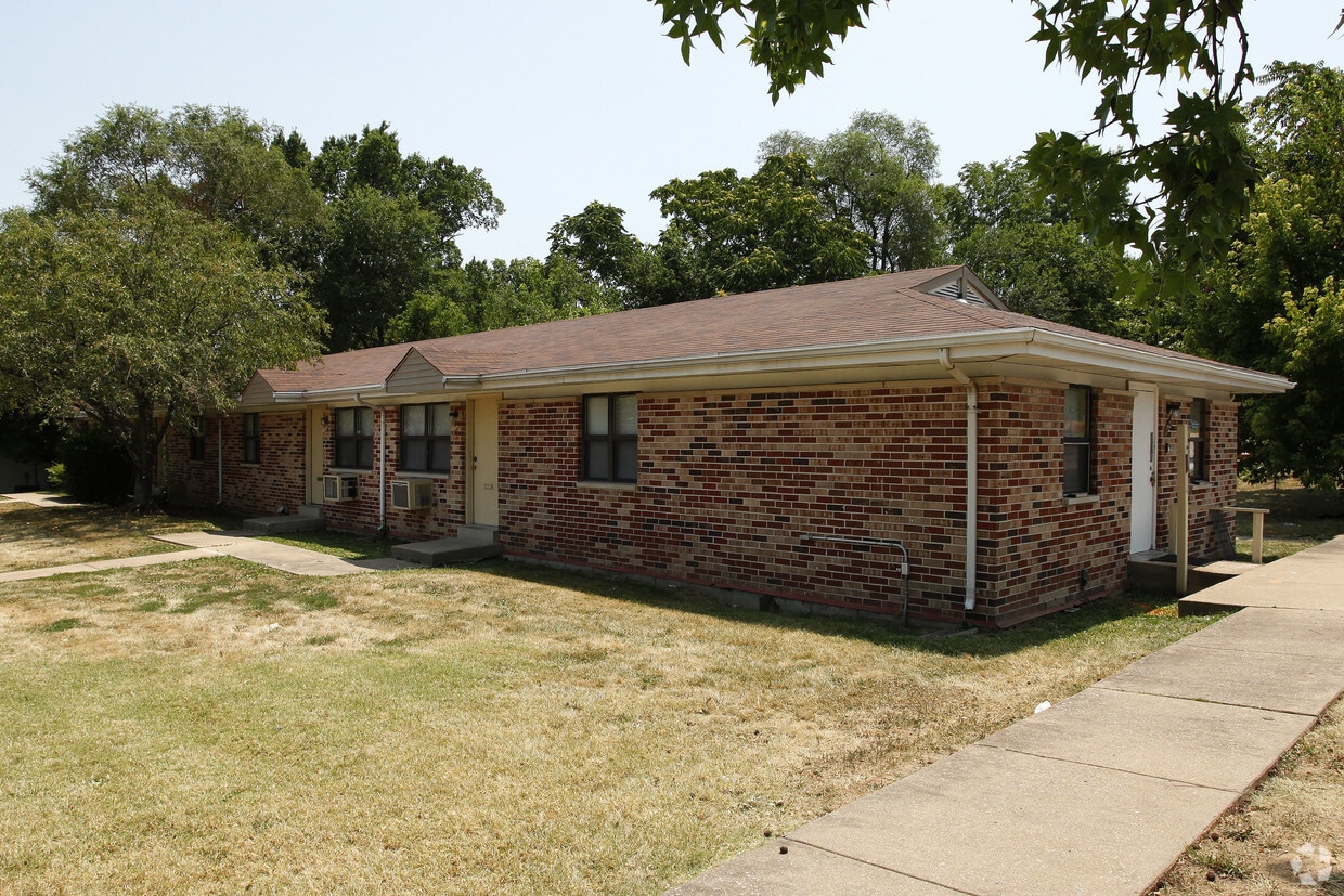 Primary Photo - 2 E Allison Ave