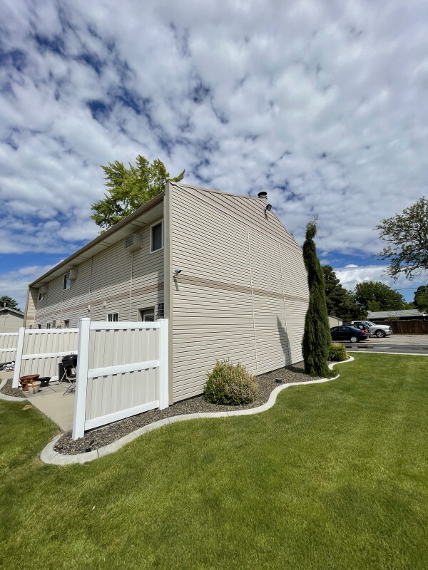 Building Photo - 825 S Cole Rd