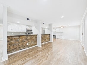 Building Photo - 5333 Richmond Ave.