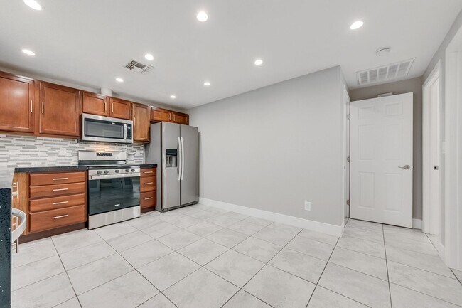 Foto del edificio - 2318 N Bassler St