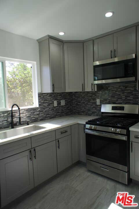 Building Photo - 2229 W 29th Pl