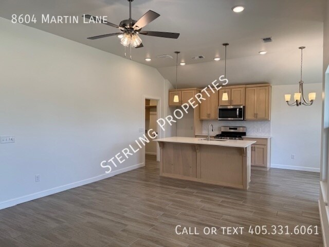 Foto del edificio - 8604 Martin Ln