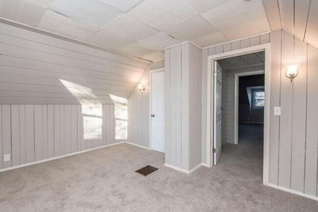 Building Photo - 4 bedroom Bungalow