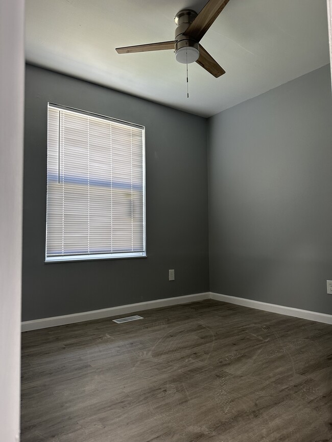 Building Photo - 10524 Castle Dr