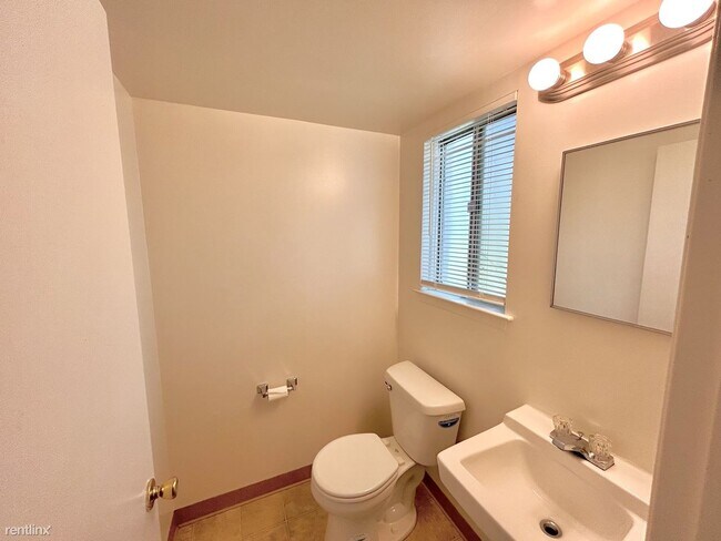 Foto del edificio - 3 br, 1.5 bath House - 23222 Marmon Ave 23...