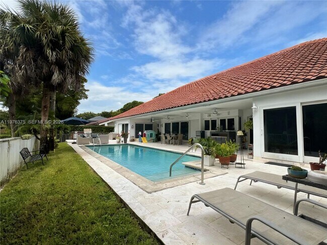 Foto del edificio - 4934 NW 94th Doral Pl