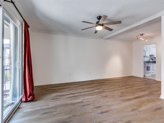 Foto del edificio - 10216 Regal Oaks Dr