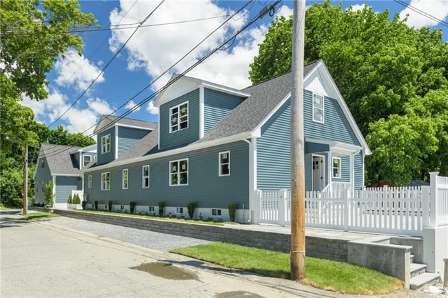 Photo - 7 Coggeshall Ave House