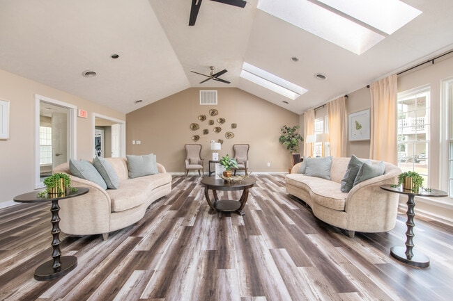 Foto del edificio - Muirfield Woods Apartments