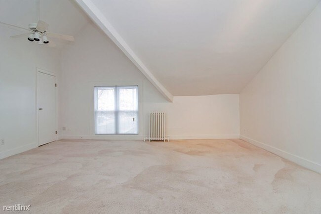 Building Photo - 1 br, 1 bath Condo - 52 W Burton Pl