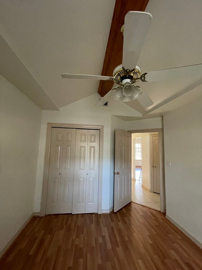 Foto del edificio - 2111 E 19th St