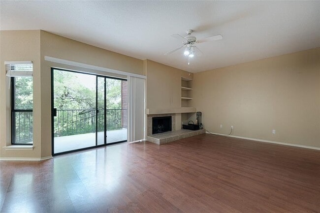 Foto del edificio - 4711 Spicewood Springs Rd