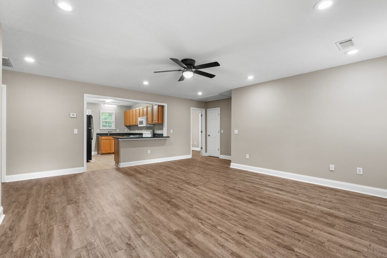 Primary Photo - 223B Vista Cir