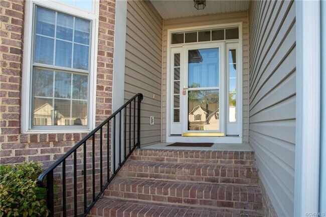 Foto del edificio - Beautifully maintained home in Birkdale with hardwood floors throughout 1st floor.