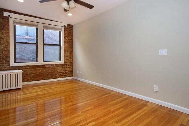 Building Photo - Burbank St 1bed / 1bath for $3100 available 9/1/2026