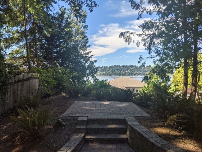 Foto del edificio - Cozy Water View Cottage in Kirkland
