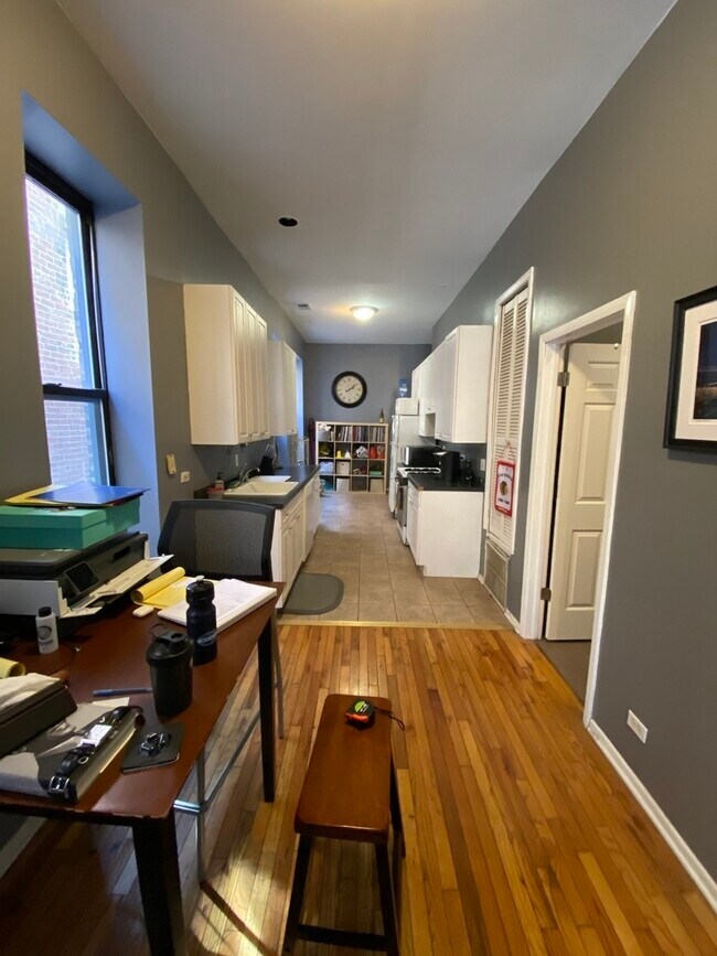 Foto del edificio - 1244 N Wolcott Ave