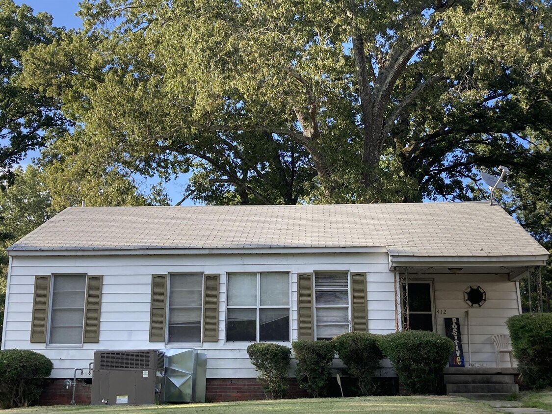 Primary Photo - 412 Parkway Dr N
