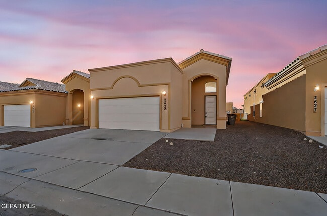 Foto del edificio - 3625 Grand Bahamas Dr