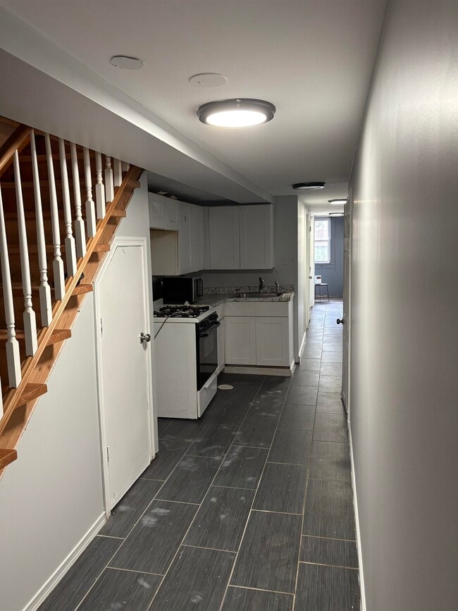 Building Photo - 579 Liberty Ave