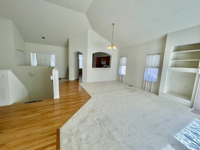 Dining and entry - 2408 W 107th Dr