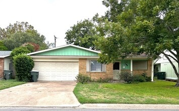 Building Photo - 308 Mackeral St