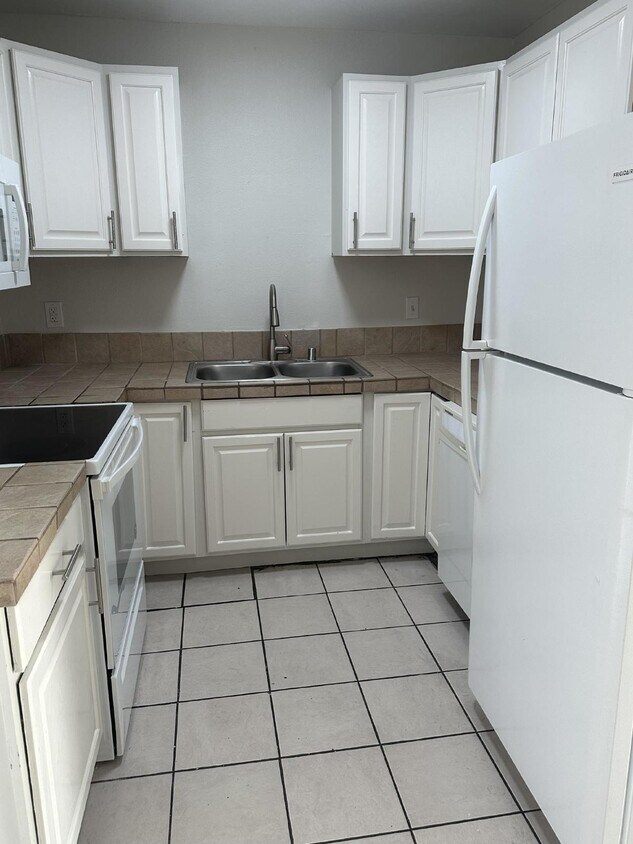 Foto principal - Quaint complex close to downtown.