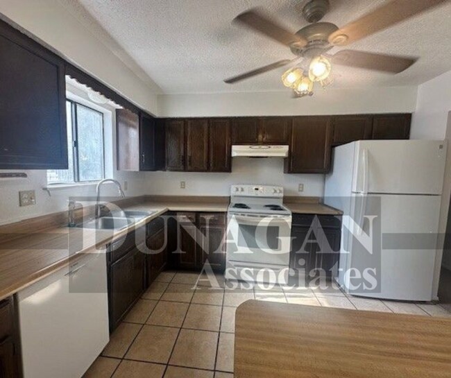 Foto del edificio - OPEN HOUSE ON 2/11 11:15AM -11:25 AM 3 Bed 2 Bath Water Paid