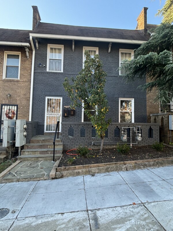 Primary Photo - 325 V St NE