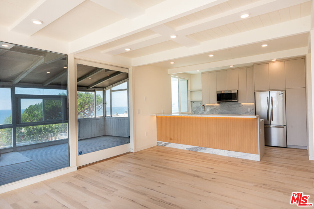 Foto principal - 7273 Birdview Ave