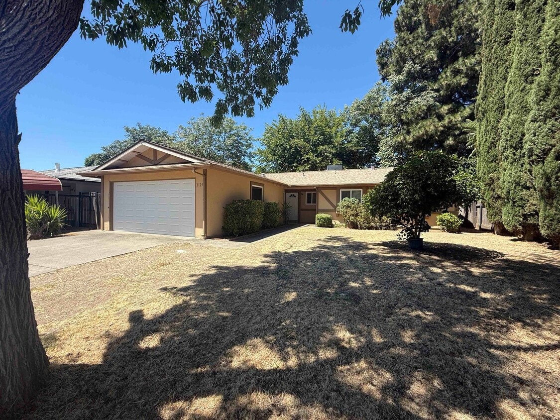 Primary Photo - Natomas 4 Bedroom 2 Bath Close to Everything