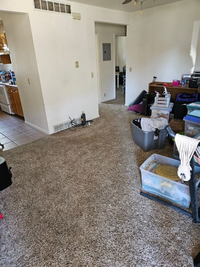 Foto del edificio - 2 bedroom, 1 bath apartment available in N...