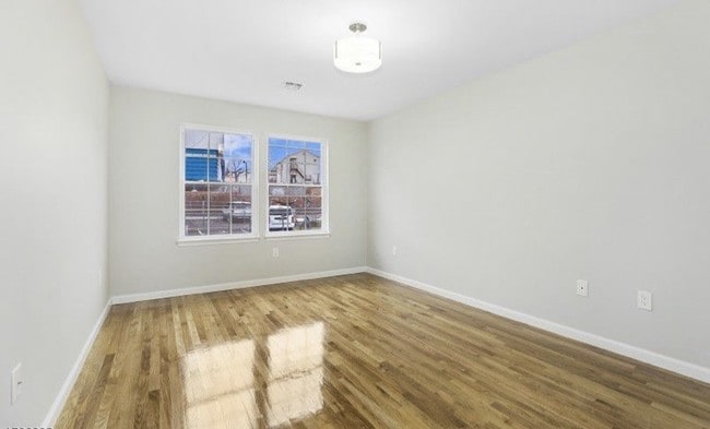 Building Photo - 276 Oraton St