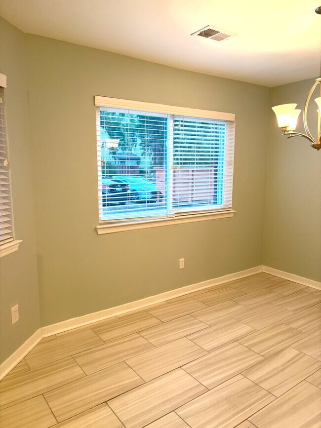 Foto del edificio - 2BD/2.5BA - TOWNHOME IN MT PLEASANT - AVAILABLE 8/1/26