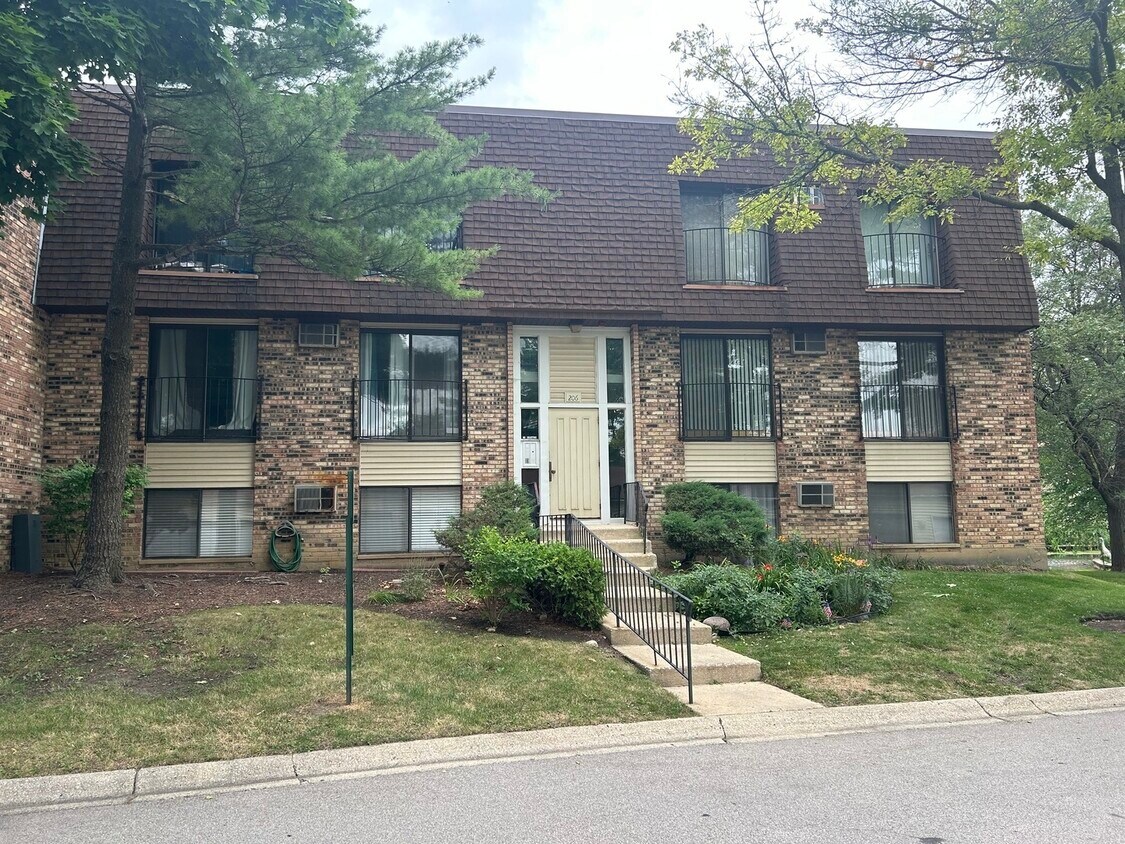 Primary Photo - 206 S Waters Edge Dr