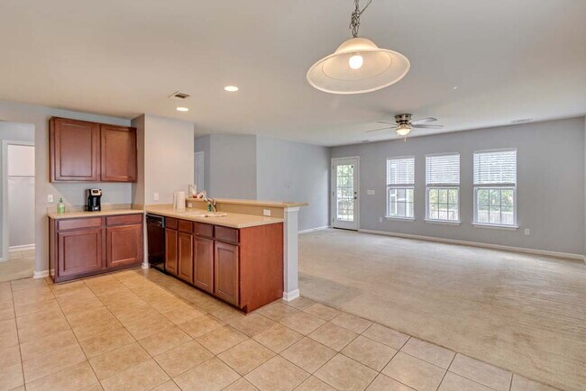 Foto del edificio - 47 Glenwood Ct