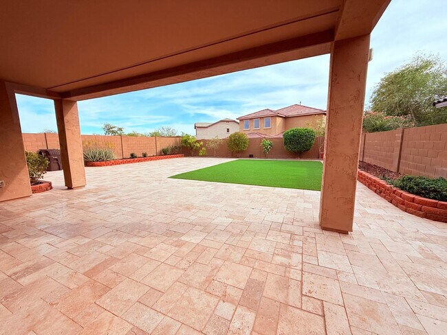 Foto del edificio - 9519 W Fallen Leaf Ln