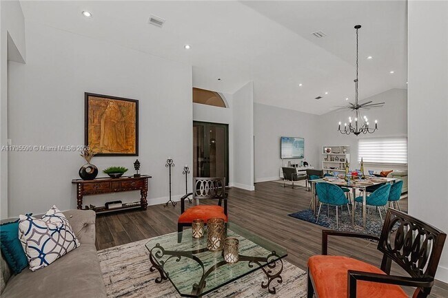 Foto del edificio - 16522 NW 82nd Pl