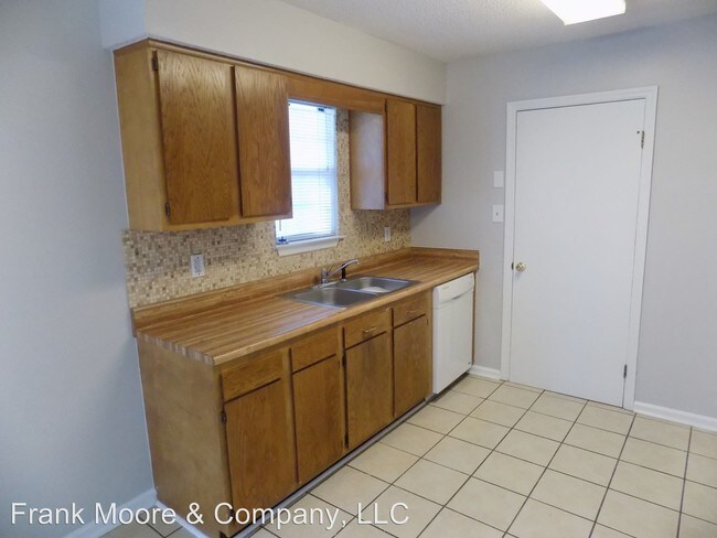 Building Photo - 3 br, 2 bath House - 118 Red Fox Dr