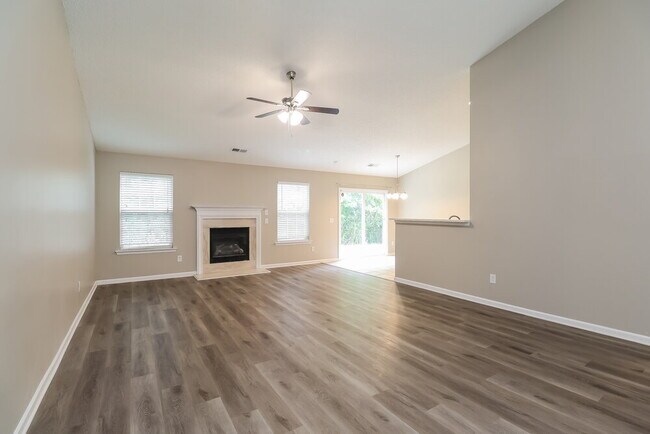Foto del edificio - 2111 Hunters Trail Dr