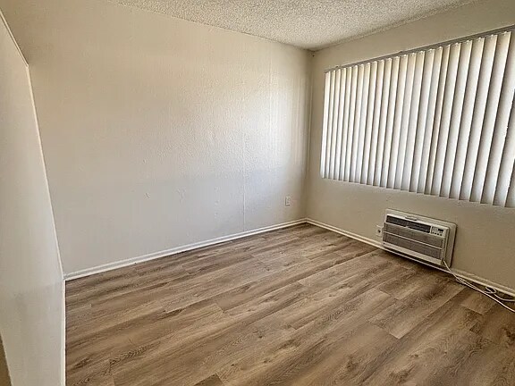 Foto del edificio - 216 Cypress Ave