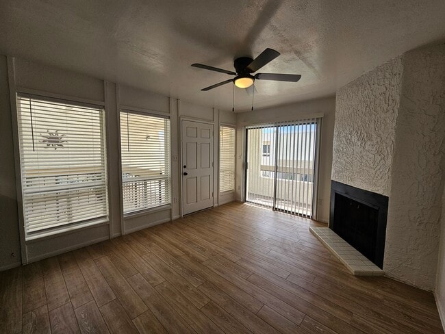 Building Photo - 1 Bedroom Condo - Old Town Scottsdale/ASU ...