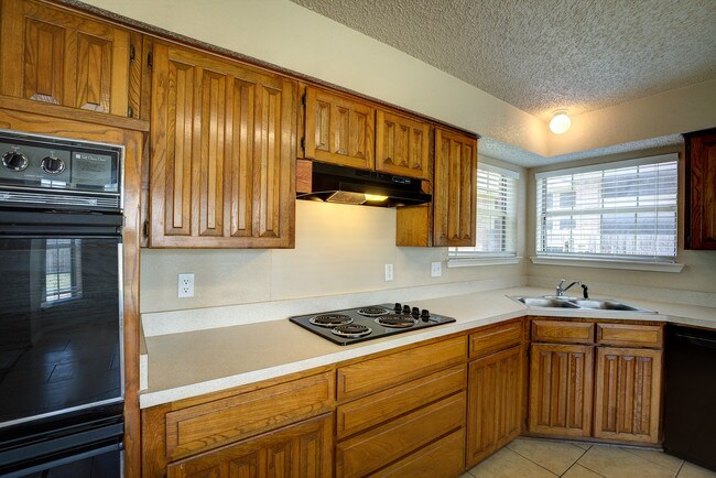 Building Photo - 3813 Fairhaven Dr