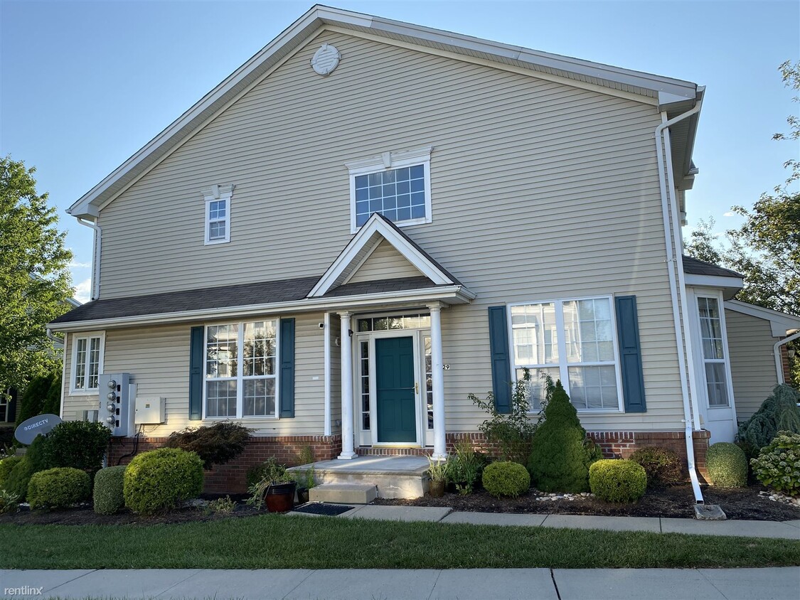 Primary Photo - 3 br, 2.5 bath Townhome - 29 Puchala Dr