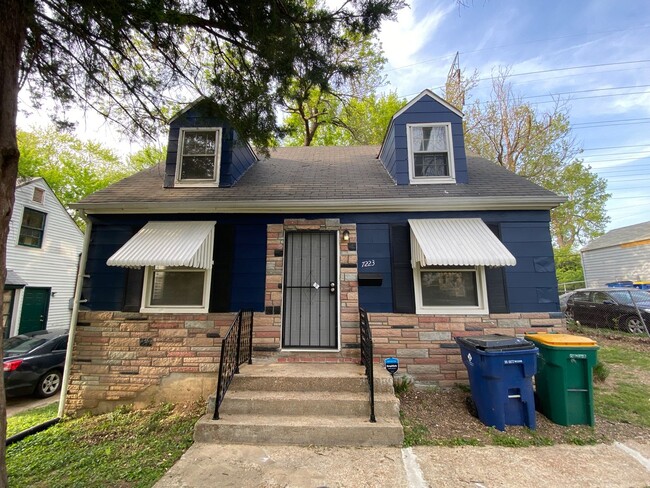 Building Photo - Updated Three Bedroom Move In Ready Home!