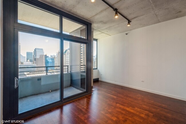 Building Photo - 235 W Van Buren St